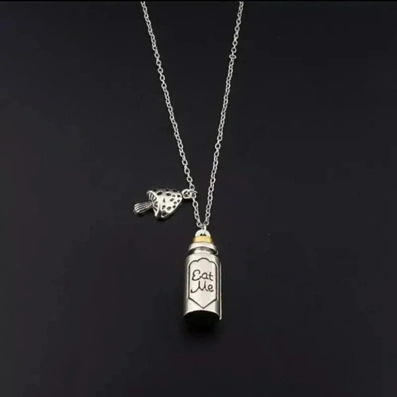 Alice in wonderland charm Necklace - Picture 2 of 2